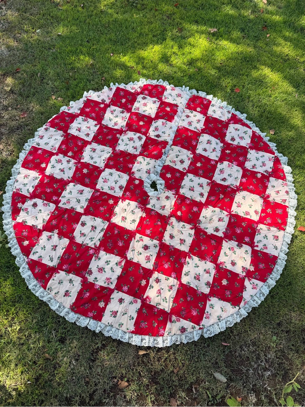 VTG Handmade Christmas Holiday Patchwork Lace Tree Skirt Red White Floral 56”